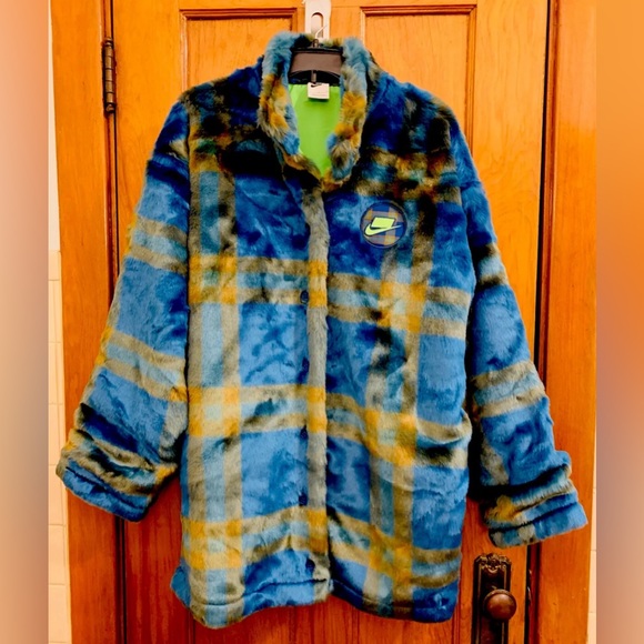 Nike Sportswear oversized faux fur plaid jacket DD4541-476 NWT size L - Picture 1 of 6